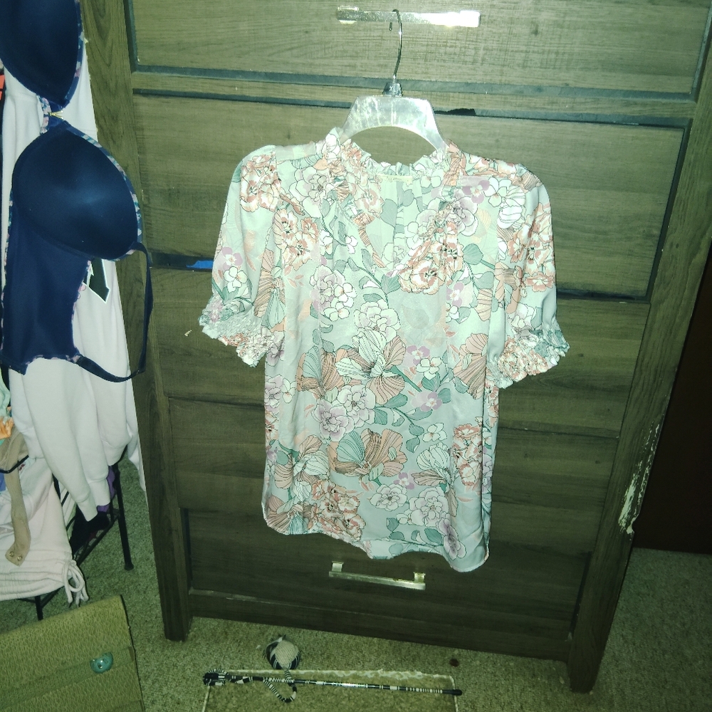 LES AMIS Floral Silky Ruffled Blouse - Large